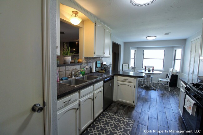 Building Photo - 1301 Del Norte Dr