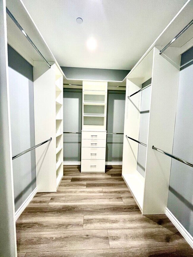 Building Photo - Newly built gated home with top of the lin...