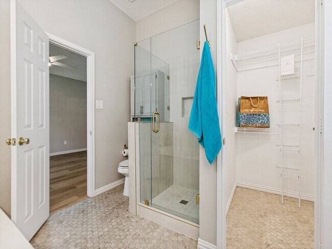 Building Photo - 8028 Alderwood Pl