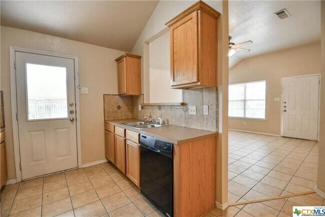 Building Photo - 1102 Leah Dr