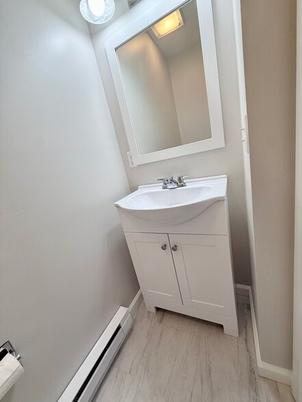 Building Photo - 135 Village Square Dr