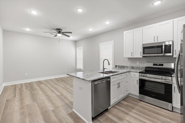 Building Photo - 305 Okaloosa Ave