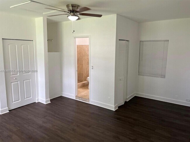 Building Photo - 6028 SW 27th St