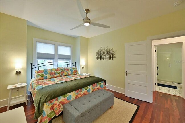 Building Photo - 2408 Hillview St