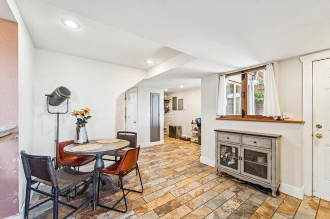Building Photo - 1 bedroom in Seattle WA 98103