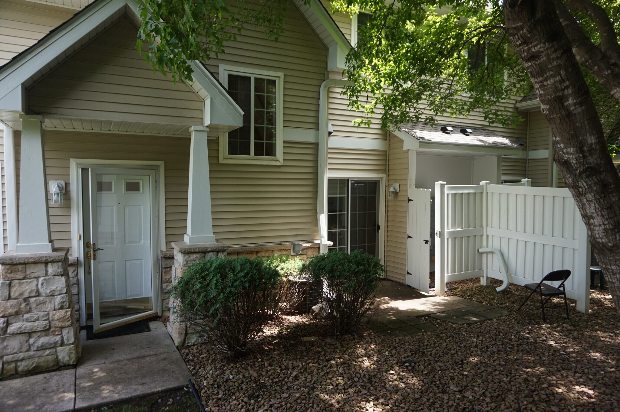 Building Photo - 612 Willoughby Way W
