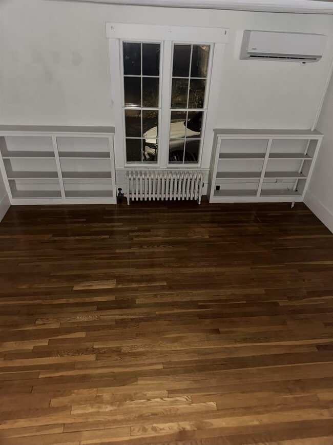 Building Photo - 5 Perry Ave