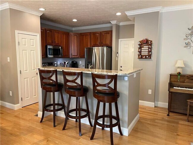 Building Photo - 266 Maple Ridge Dr
