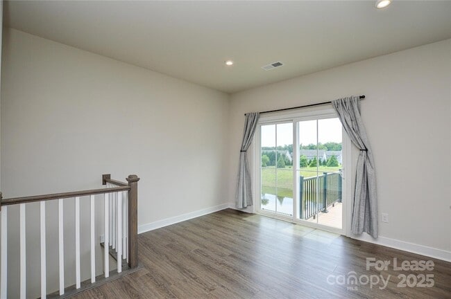 Building Photo - 9833 Oaklawn Blvd NW