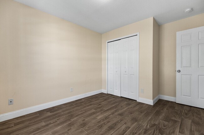 Building Photo - 2110 SW Trenton Ln