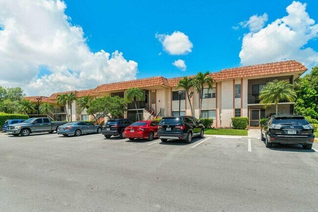 Primary Photo - 341 Lakeview Dr