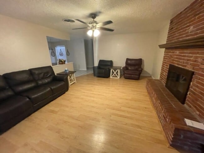 Building Photo - Nice Three Bedroom, 2 Bath home for rent.