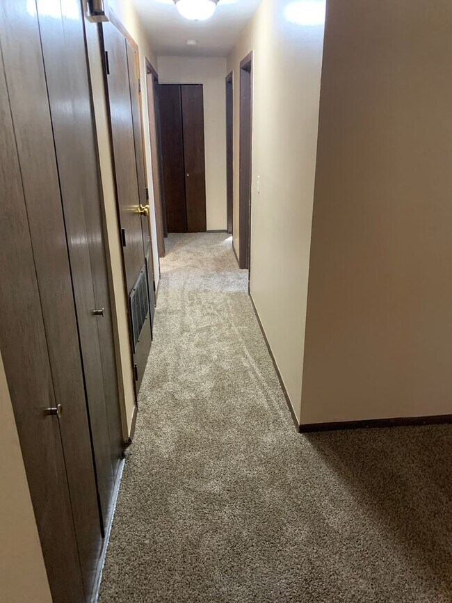 Building Photo - Three Bedroom One and a Half Bath Ranch Home in Delhi