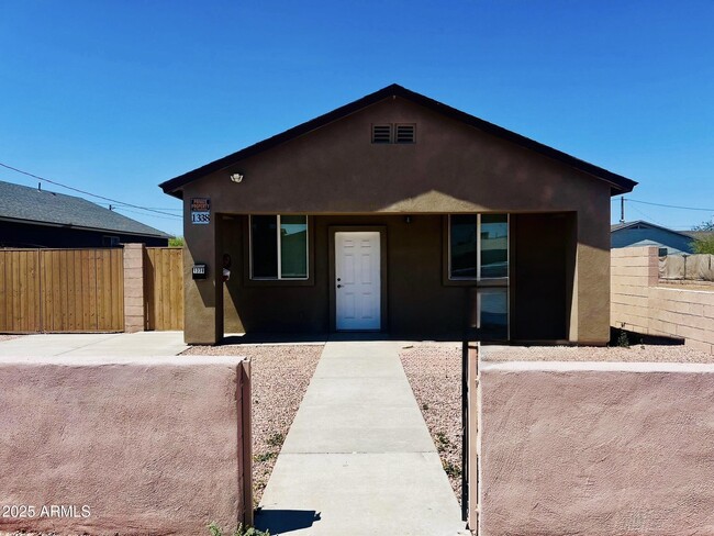 Primary Photo - 1338 W Papago St