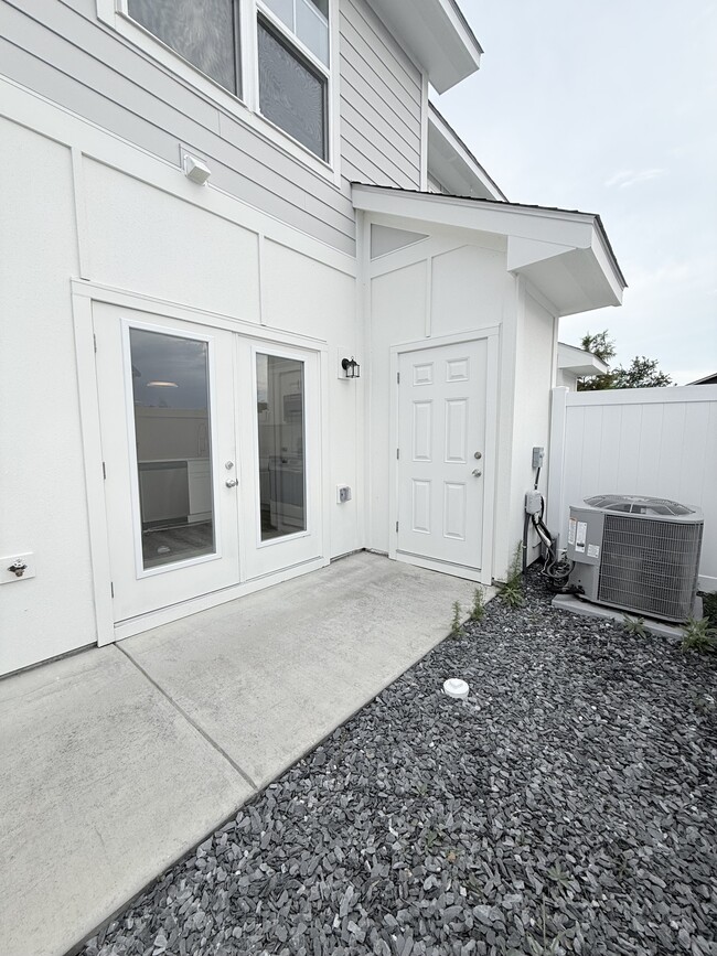 Building Photo - 861 Maxine Ct