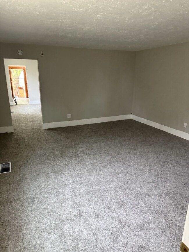 Building Photo - Adorable 2BR/1BA house**Security deposit s...