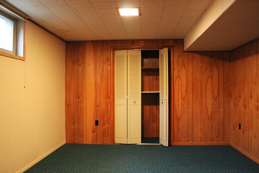 Building Photo - 2733 Debord Dr