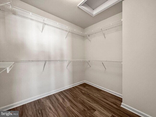 Building Photo - 439 Foxglove Way