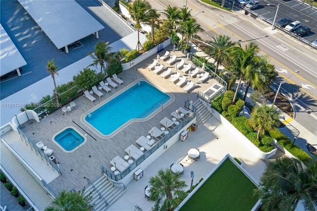 Building Photo - 1116 N Ocean Blvd