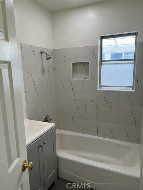 Building Photo - 308 Linwood Ave