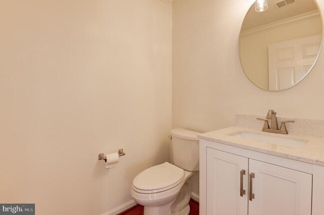 Building Photo - 1984 Crescent Park Dr