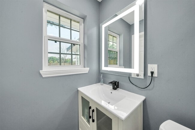 Building Photo - 5215 Trail Lake Dr