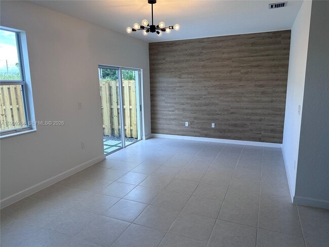 Building Photo - 2671 SE 10th St