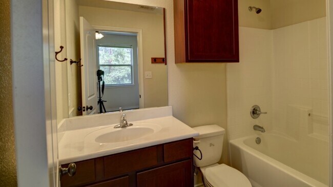 Building Photo - Falcon Point Condos