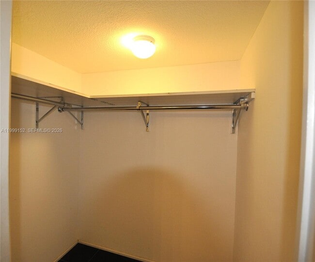 Building Photo - 2030 S Ocean Dr
