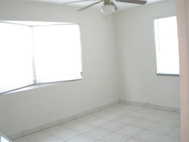 Building Photo - 3012 Seville St