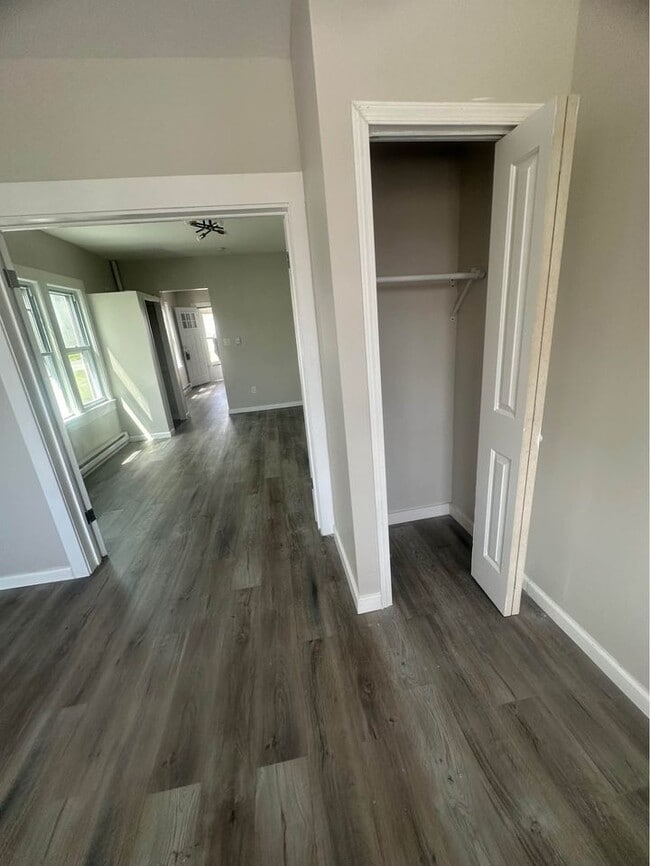 Building Photo - 1252 S 6th Ave