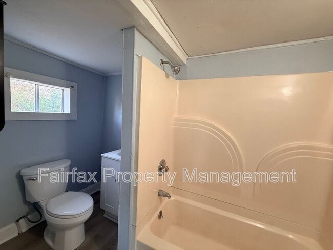 Building Photo - 307 Oneida St