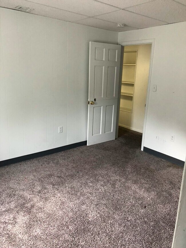 Building Photo - 153 Main St