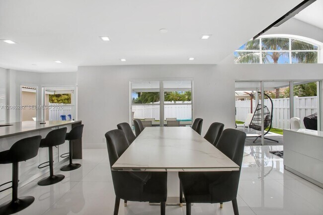 Building Photo - 3432 SW 49th St