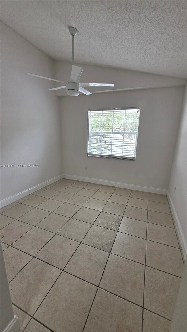 Building Photo - 2880 N Oakland Forest Dr