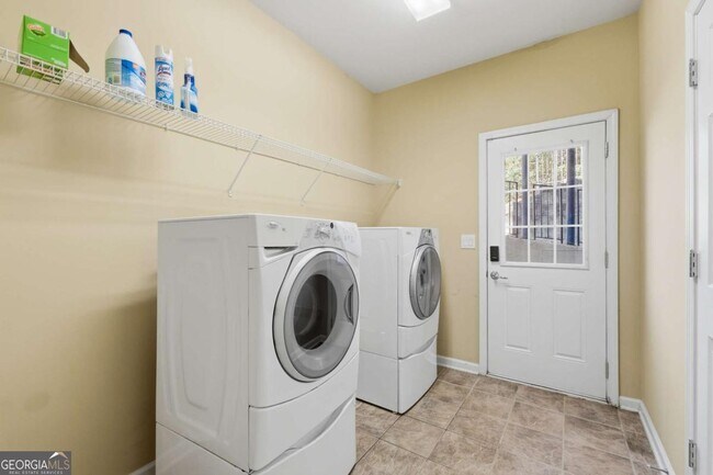 Building Photo - 2117 Wylmoor Way