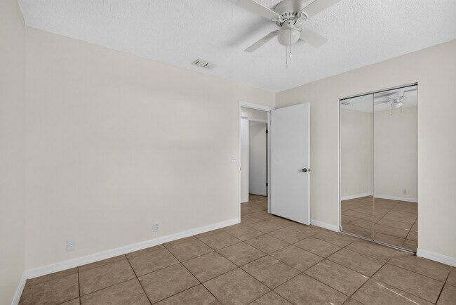 Building Photo - 308 Fern St