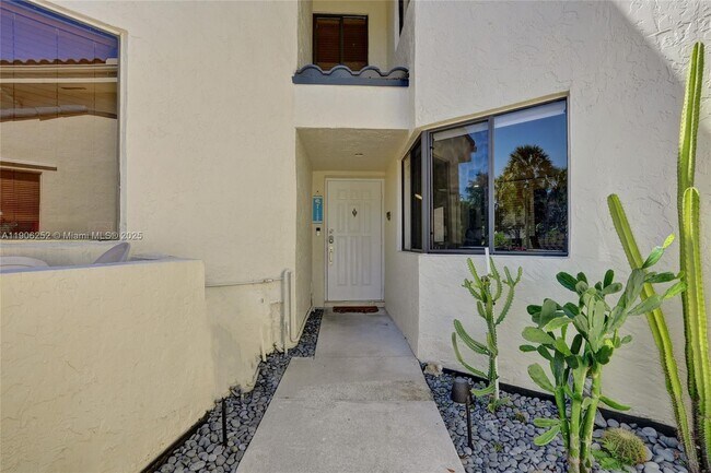 Building Photo - 8137 NW 17th Manor