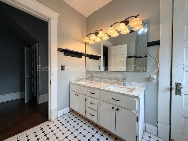 Building Photo - 1283 Harbert Ave