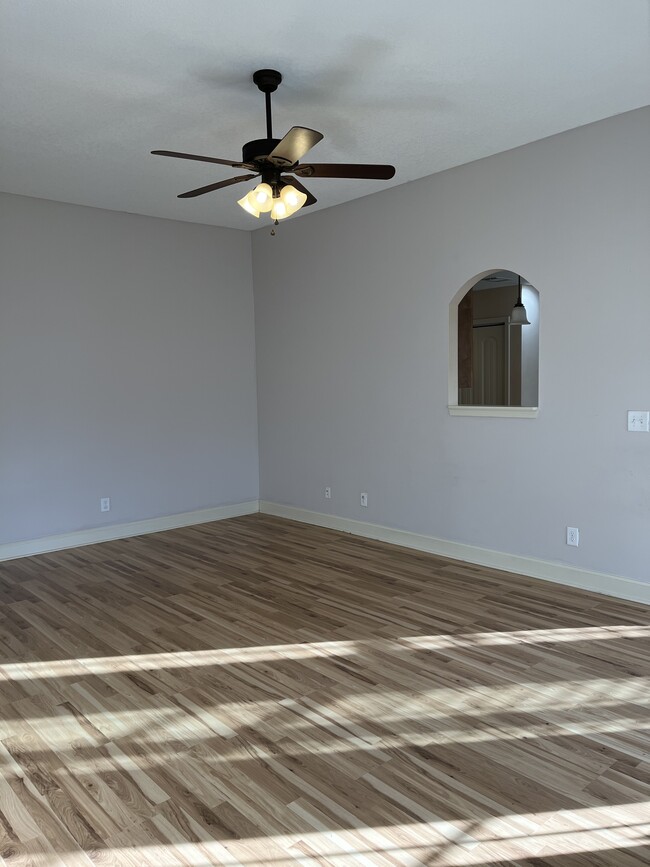 Building Photo - 413 Tug Ct