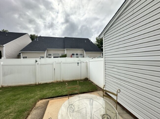 Building Photo - 202 Cherub Ct