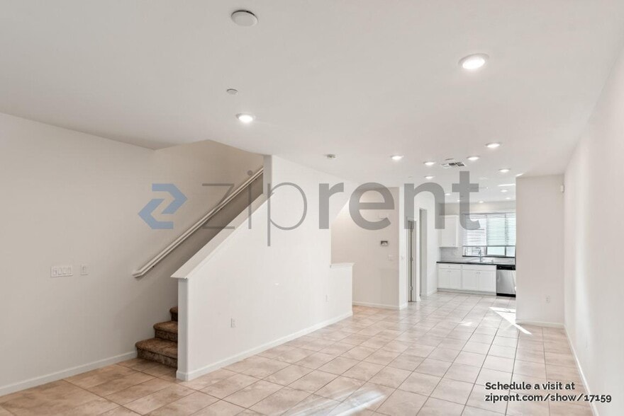 Building Photo - 25390 Parklane Dr