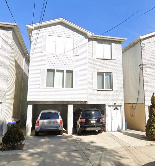 Building Photo - 247 Terrace Ave