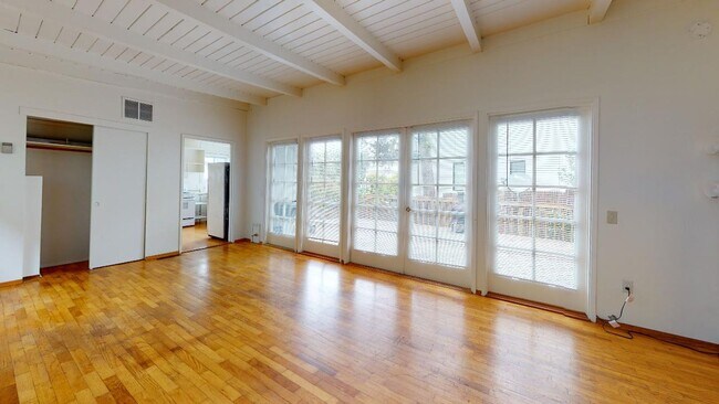 Building Photo - One Bedroom Single Family Home in Pacific ...