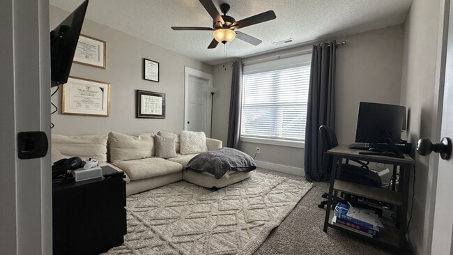 Building Photo - 537 Dexter Dr