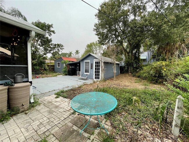 Building Photo - 2120 8th Ave W