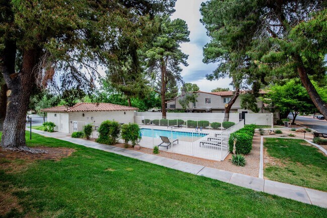 Building Photo - Available August 1st! Beautiful fully furnished single-story home located in the prestigious Span...