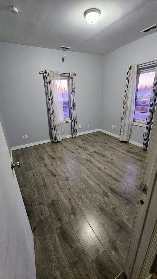 Building Photo - 3244 E 5th Ave