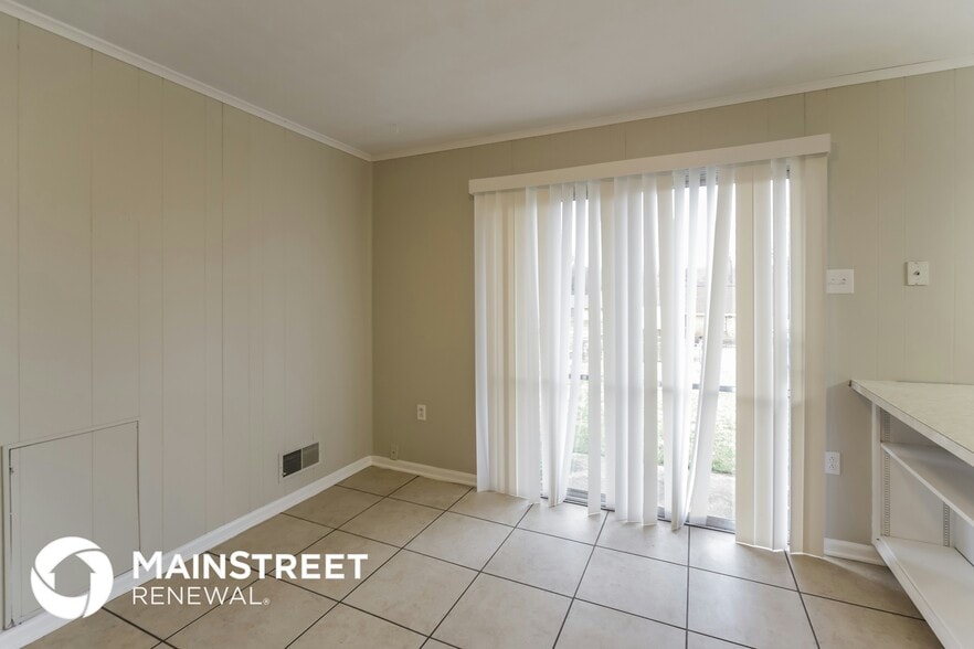 Building Photo - 2812 Lake Park Rd