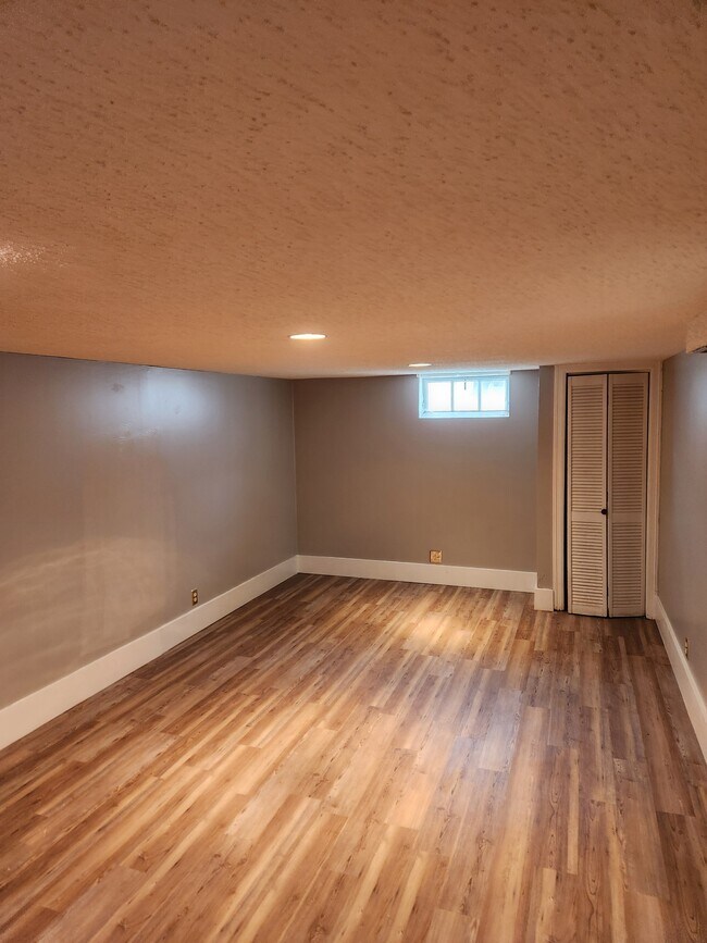 Building Photo - 3124 N Parish Ave
